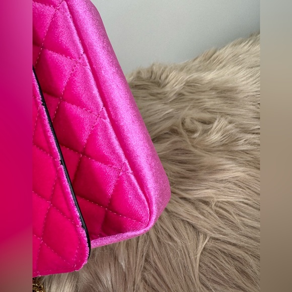 Authentic New Versace La Medusa Velvet Hot Pink Quilted Crossbody - Picture 7 of 8